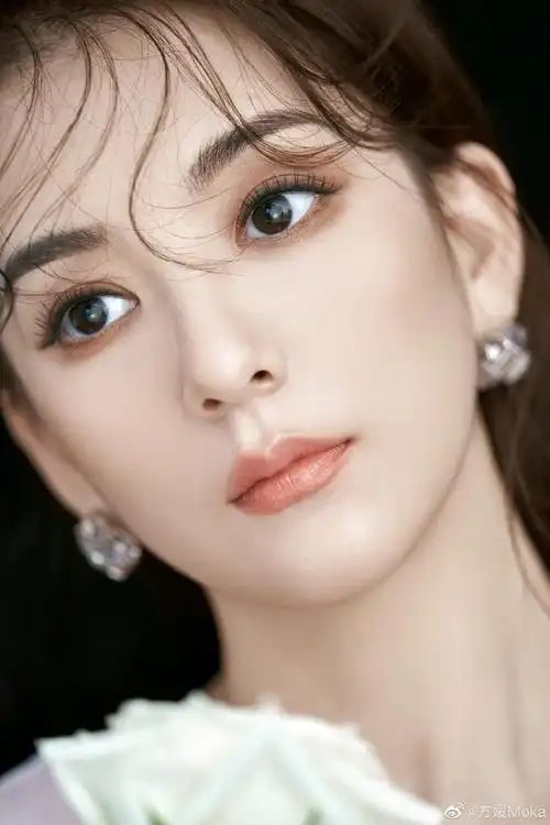 "天王嫂"方媛最新写真 温柔似水