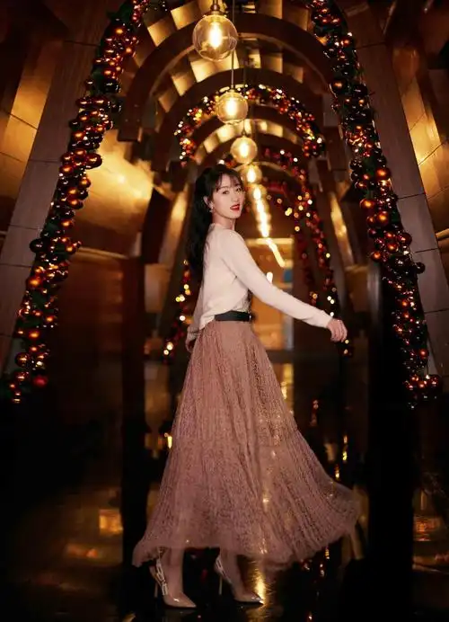 袁冰妍星河圣诞风大片写真
