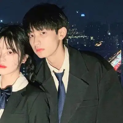 2021最火爆微信双人情头亲密相爱头像,情侣头像图片-回车桌面