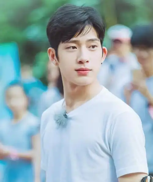 井柏然冲上热搜,"男女皆宜",诈骗上亿,网友:知人知面不知心