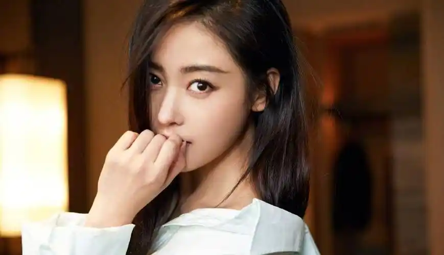 此前,张天爱还受邀参加了综艺《奔跑吧兄弟》,与郭麒麟同期参加,节目