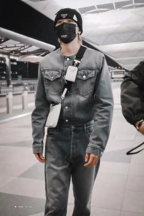 蔡徐坤米兰时装周##prada代言人蔡徐坤##蔡徐坤米兰时装周出发机场图