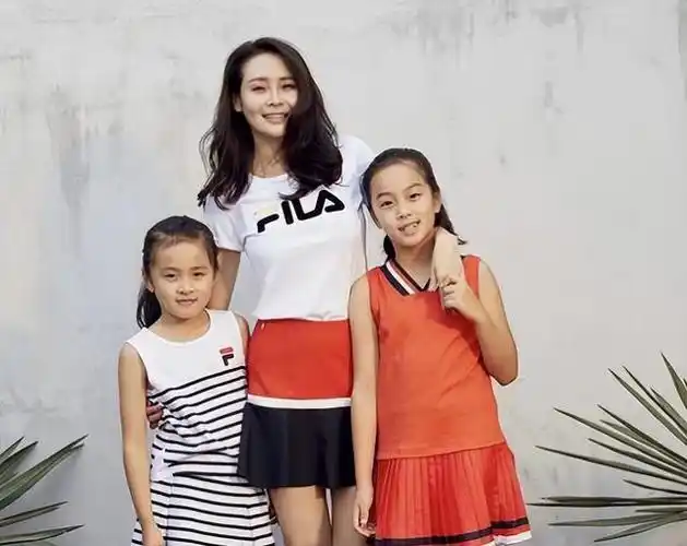 于明加:在美好的年纪嫁给"普通男人"胡俊,婚后生两孩生活幸福