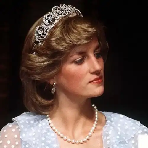 秋天,会戴"珍珠"的女孩赢了._零点