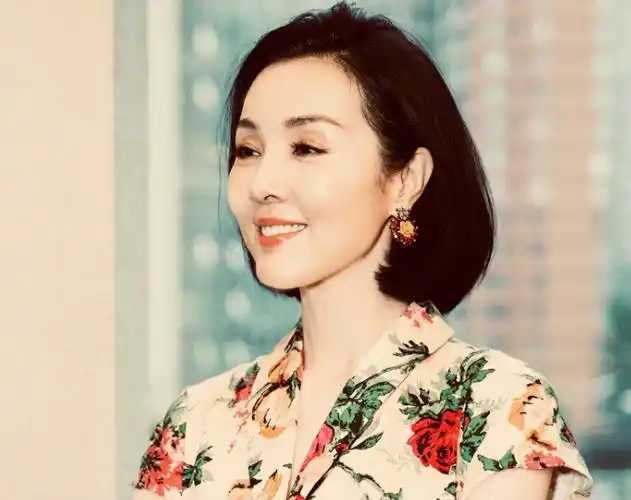 演员姜宏波姜文捧红她出道26年无绯闻50岁活得干净洒脱