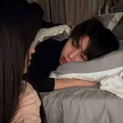 情侣头像简单干净大方一左一右甜蜜情侣高清微信头像图片大全