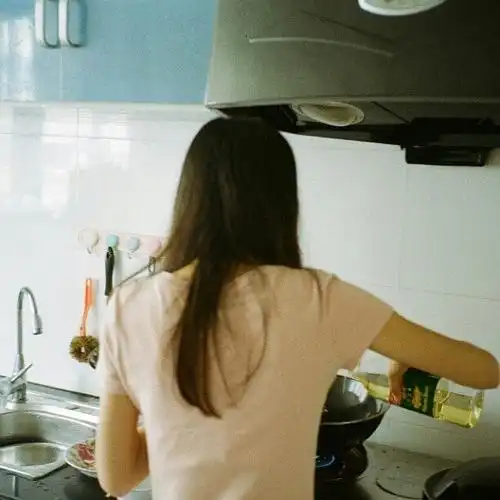 在杭州那会,夫人为我做饭的背影.这个必须最美