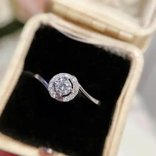 18k金小轻奢20分钻戒订货求婚钻戒