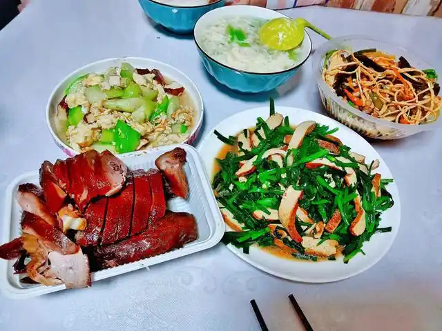 饭菜不仅让人赏心悦目,同时也让人胃口大开,更是增强家庭和谐必不可少