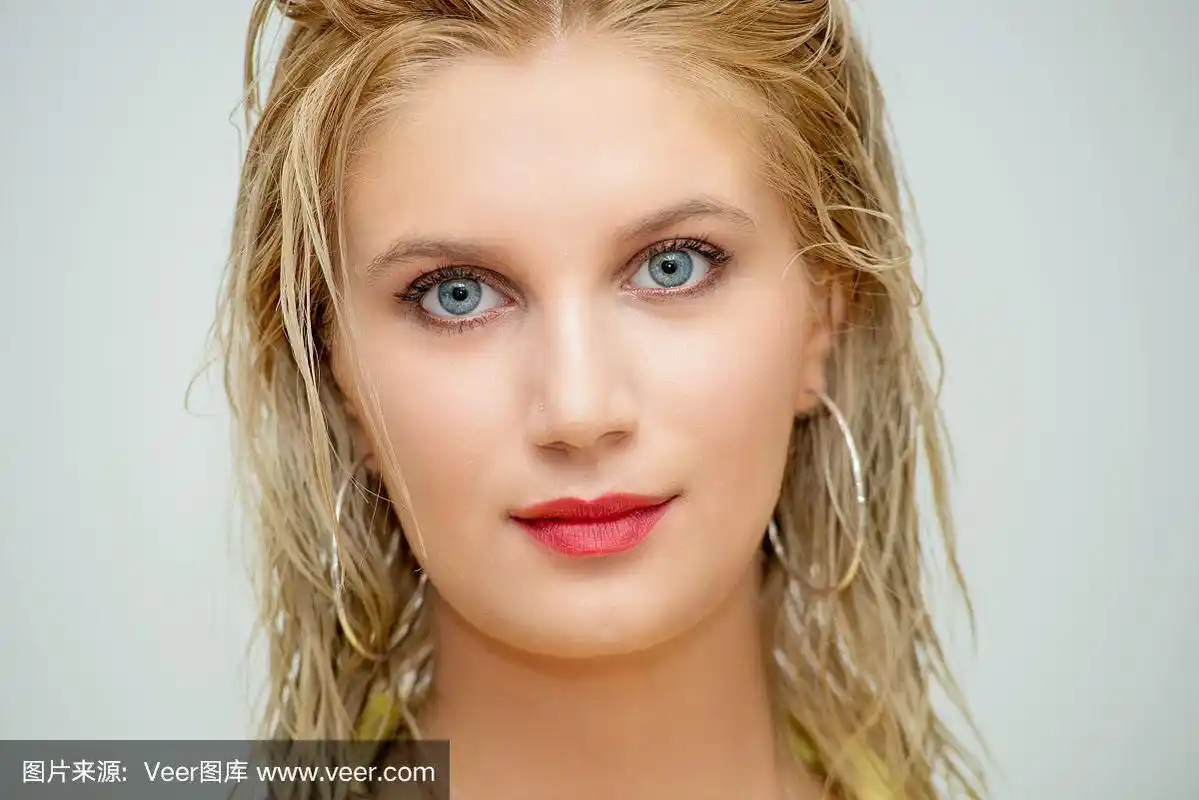 金色头发,注视镜头,蓝色眼睛,可爱的,法国