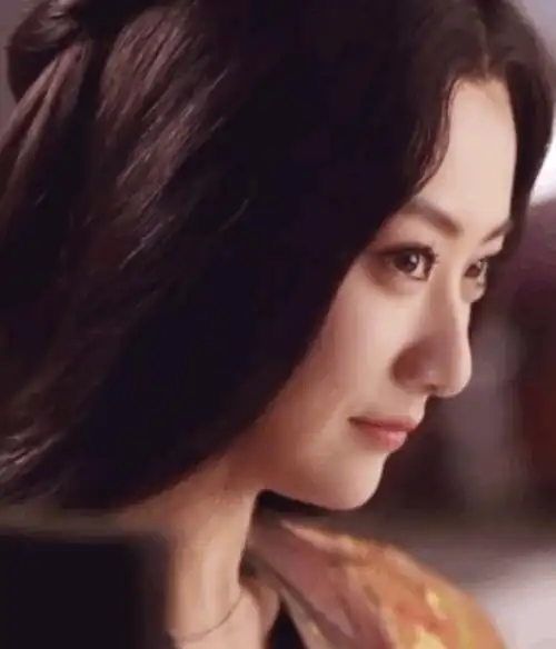 回顾白冰曾被成龙提携英皇力捧如今成为单身妈妈她经历了什么