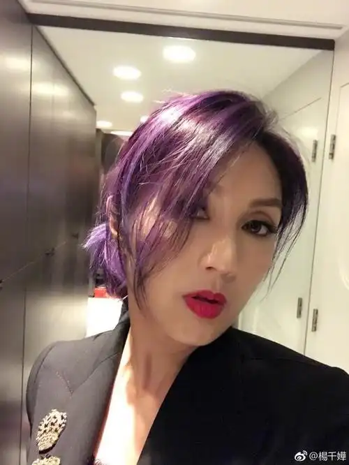 离杨千嬅最近不到一米43岁比汤唯更显年轻无比羡慕这冻龄术