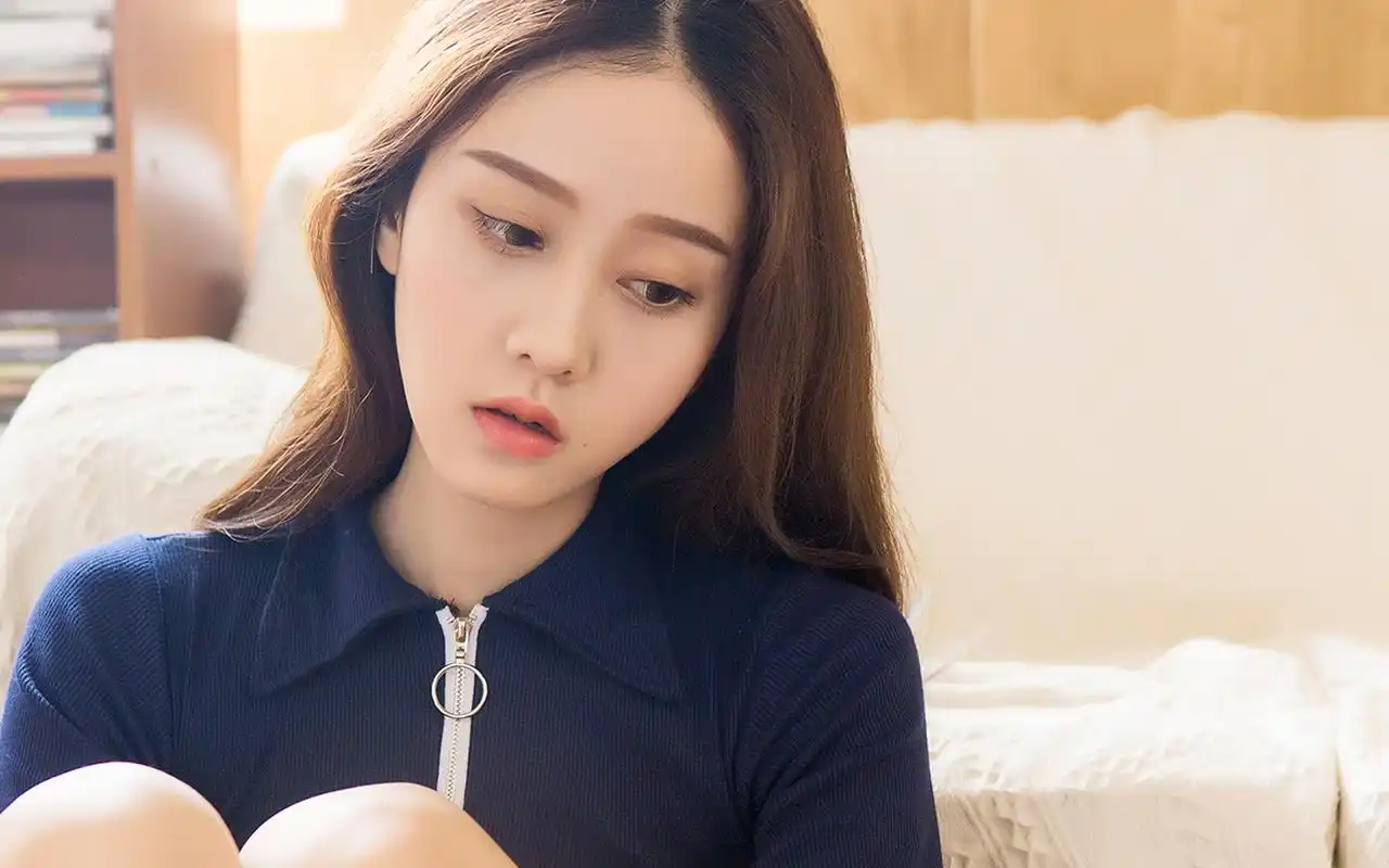 高挑长腿美女图片桌面电脑高清壁纸