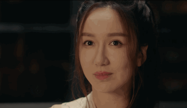 收手吧娄艺潇!别侮辱观众智商了,35岁"肉装金镶玉"雷人又无脑