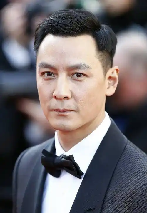 吴彦祖近照曝光,360度零死角的童年男神,越来越像成龙了_变化_网友_支