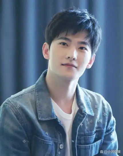 胡一天本是模特出身,具备良好的身材和气质.