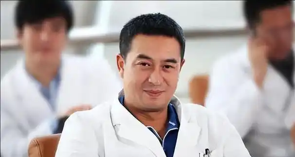 张嘉译跟王海燕用行动告诉我们这世界上有不透风的墙