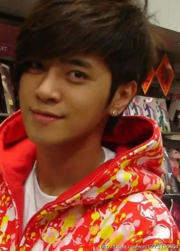 罗志祥鲁豫有约的发型.发张清楚的图片或图片链接.谢谢