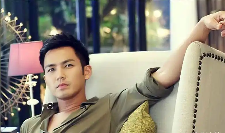 钟汉良罕见出镜,没有美颜滤镜的他犹如遇到了"照妖镜"_感觉_男人_人们