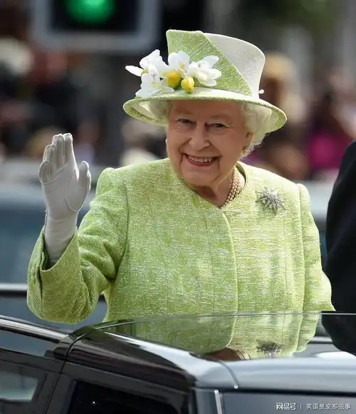 英国女王伊丽莎白二世戴高帽有大讲究,4个戴帽子习惯成经典
