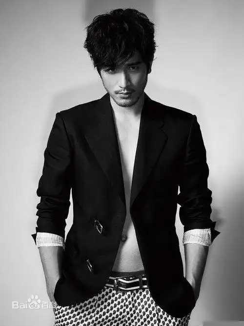 为什么大多数欧美男人不修边幅的满脸胡渣看上去都那么帅,而我国等