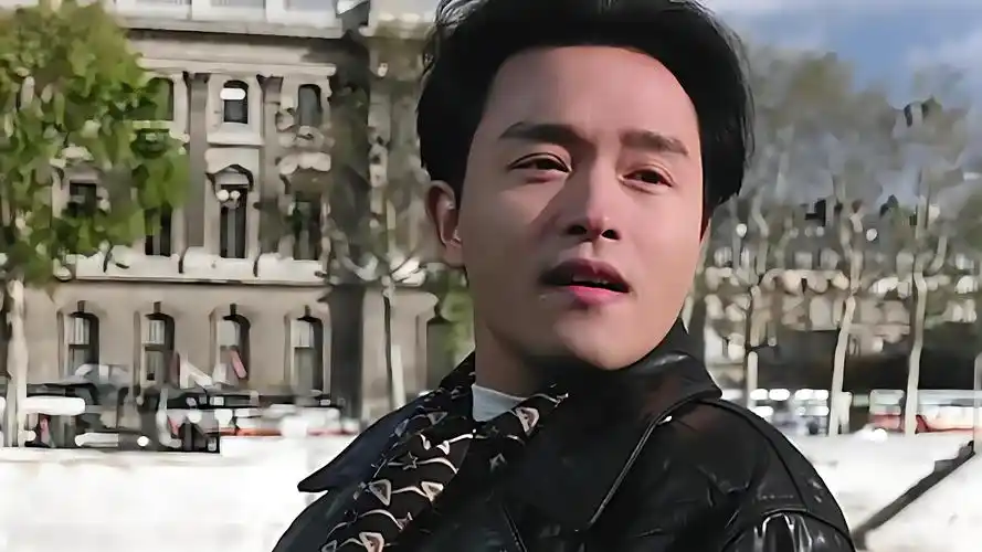 张国荣:银幕深情,影像永存 张国荣的电影作品,充满了深沉的情感与炽热