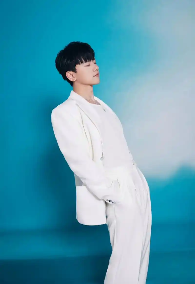 张杰声生不息全白造型,这组照片好好看呀[打call]