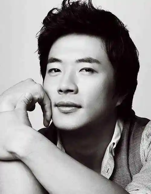 权相宇:韩国最佳身材男星,曾主演收视最高的韩剧《天国的阶梯》