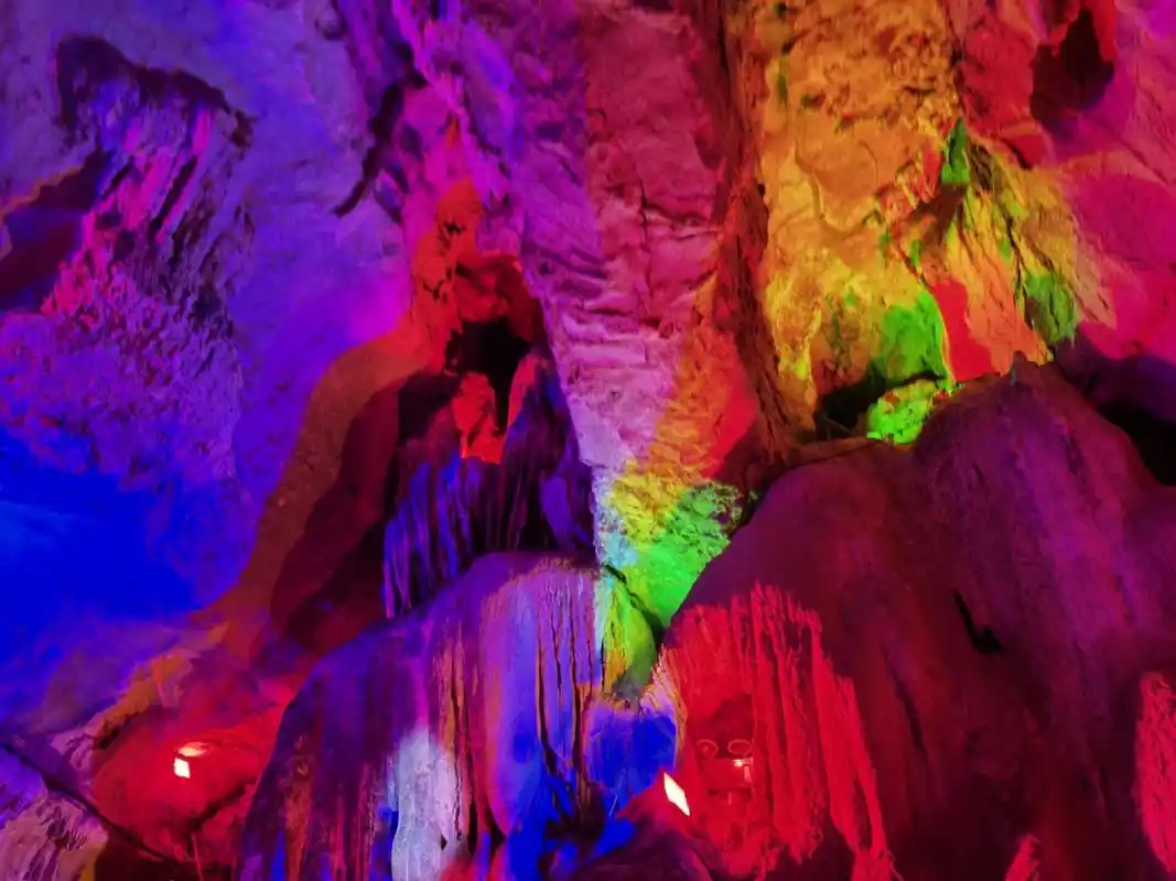 阳春春湾龙宫岩 在阳春也能看到喀斯特地貌