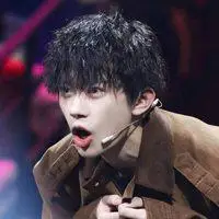 大波浪和锡纸烫情侣头像【点击鼠标右键下载】