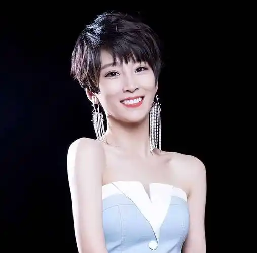 事实证明,被劝和吴京离婚的谢楠,已经走上了另一条!