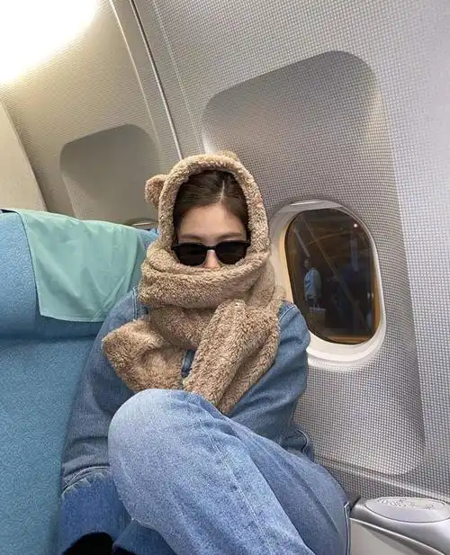 jennie拎着泰迪熊萌翻引热议 冬季大势毛绒单品买起来