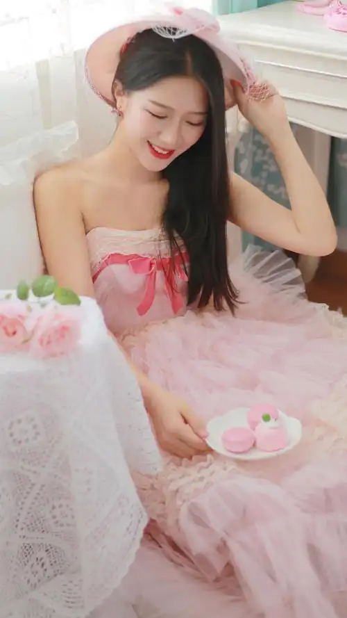 粉嫩气质美女室内写真图片手机壁纸