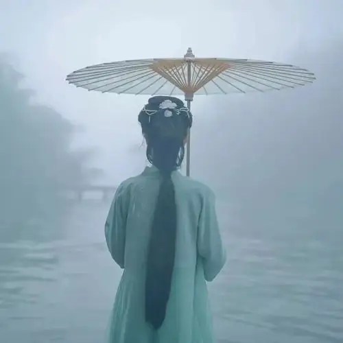 想去一趟西塘亦或是丽江,烟雨朦胧之美令人陶醉其中,如诗如画之处又让