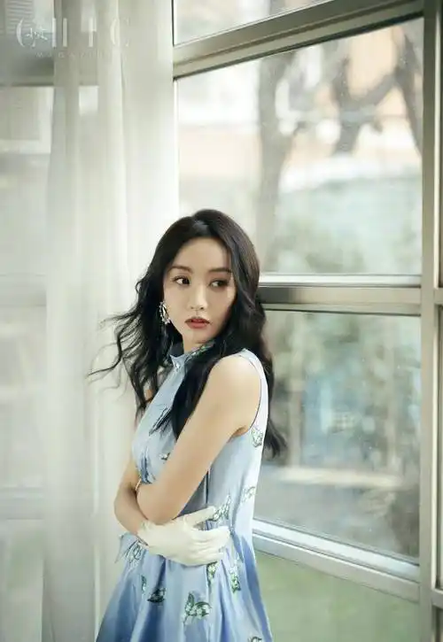 杨蓉新照着实养眼,39岁的样貌身材一点不输18岁少女,太撩人_造型_裙子