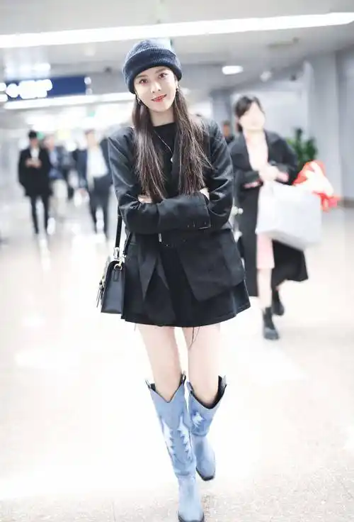 原创赶一波明星露腿潮宋妍霏露腿搭自信秀长腿这腿型满分没毛病