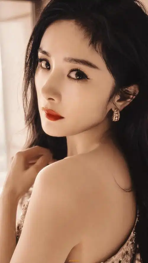 "红毯女王"杨幂最近造型又杀疯了,高级感拉满