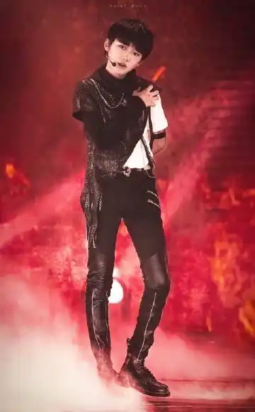 当黑夜放慢速度,东方露出了鱼肚!欢迎pick台风少年团第一主唱宋亚轩