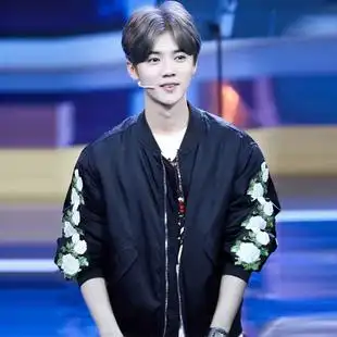 秋季新款鹿晗同款外套奔跑吧棒球服男女装情侣外套黑色绣花上衣