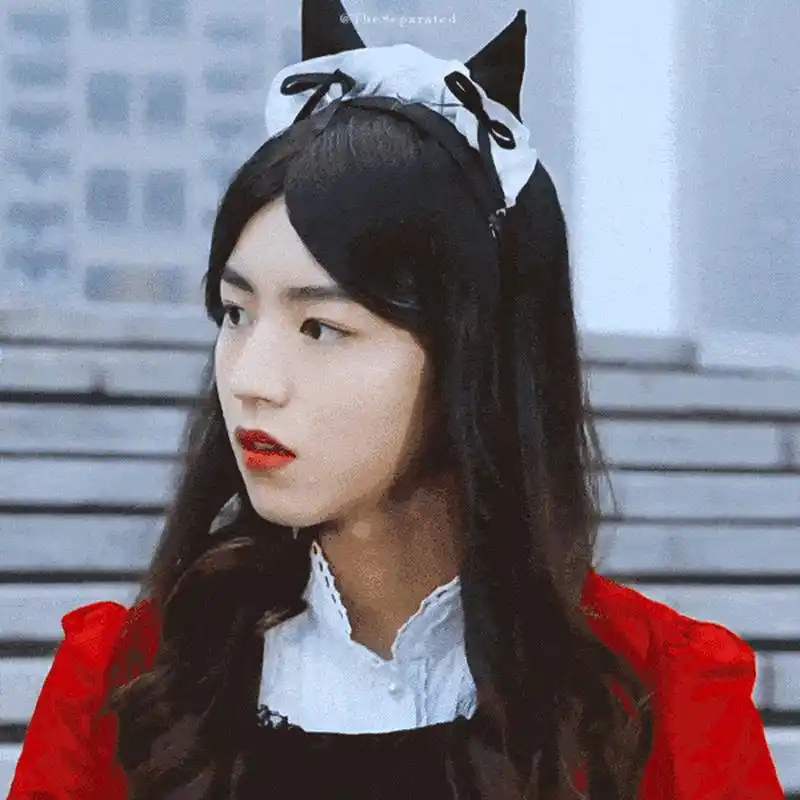 王俊凯穿女装,因为身材太好被认成女爱豆,这位网友估计不知道自己粉了