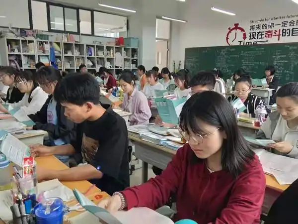 发放《全国学生资助管理中心致高中毕业生的一封信》,《生源地信用