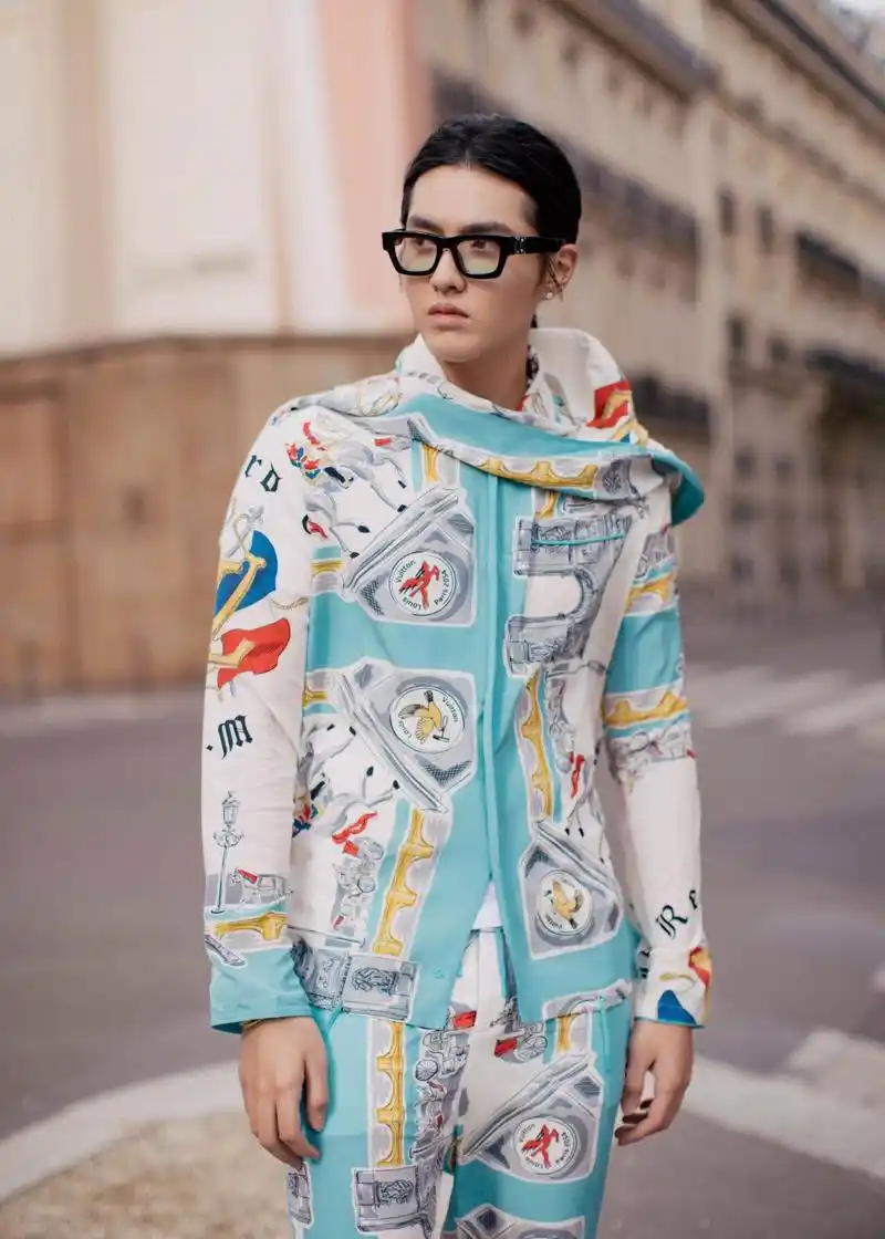 娱乐_ 吴亦凡巴黎时装周新造型曝光,诠释夏日浪漫