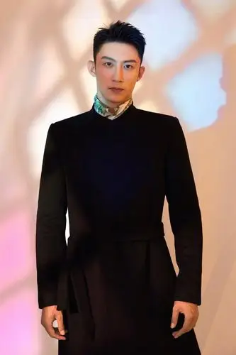 黄景瑜大衣皮靴硬朗型男写真图片16