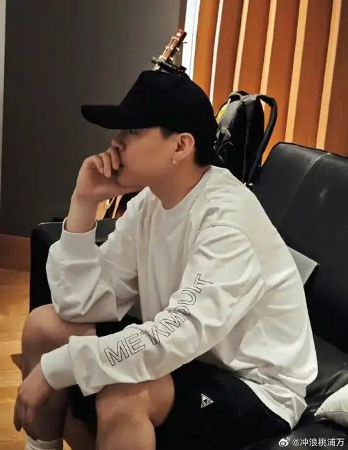 胡彦斌说适应男主内是门必修课#我胡老师不仅舞台帅气,还是人间清 !!