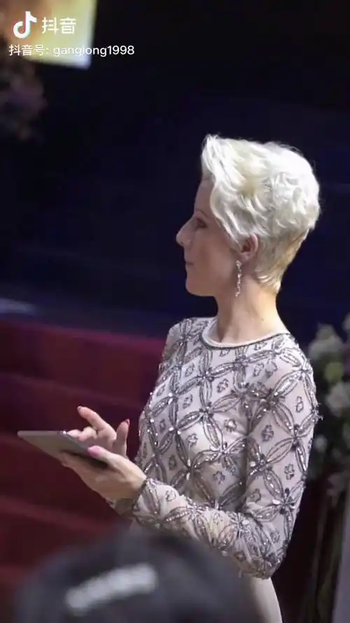 港龙舞蹈 正在寻找优秀小选手的拉丁舞女神-乔安娜,最后是看中了谁呢?