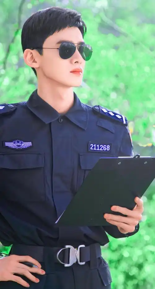 白敬亭这一身装扮也太帅了吧你是我的城池营垒