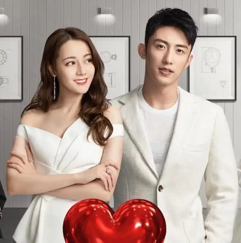 迪丽热巴和黄景瑜合作过电视剧《幸福触手可及》,这俩是因戏生情了?