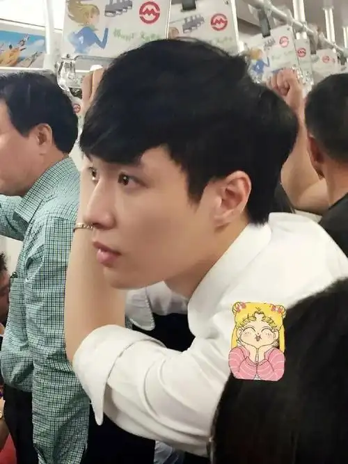 张艺兴超近距离生图,我明白骨相美的意思了