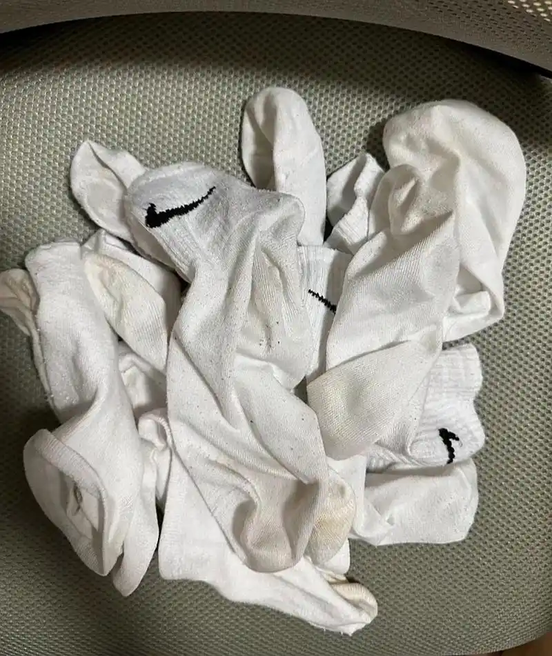 网友:就是喜欢帮女朋友洗臭袜子呀,女朋友也很爱我,每次我洗洗的时候