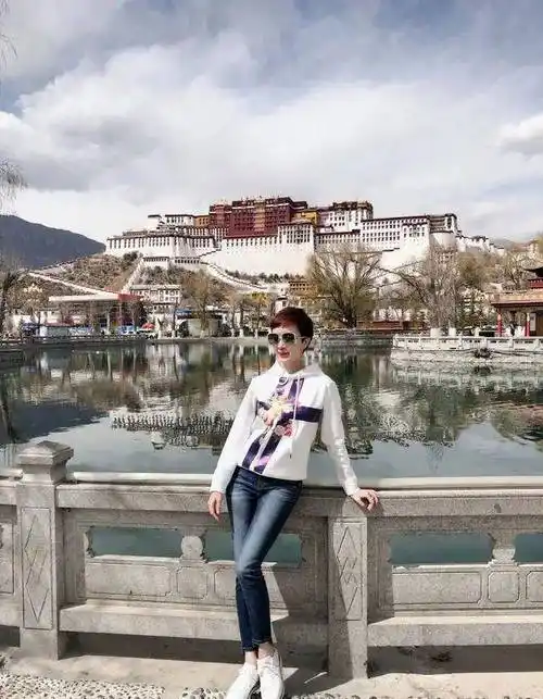 原创金巧巧生图是算不上漂亮脸圆还没女人味比那些精修脸耐看啊